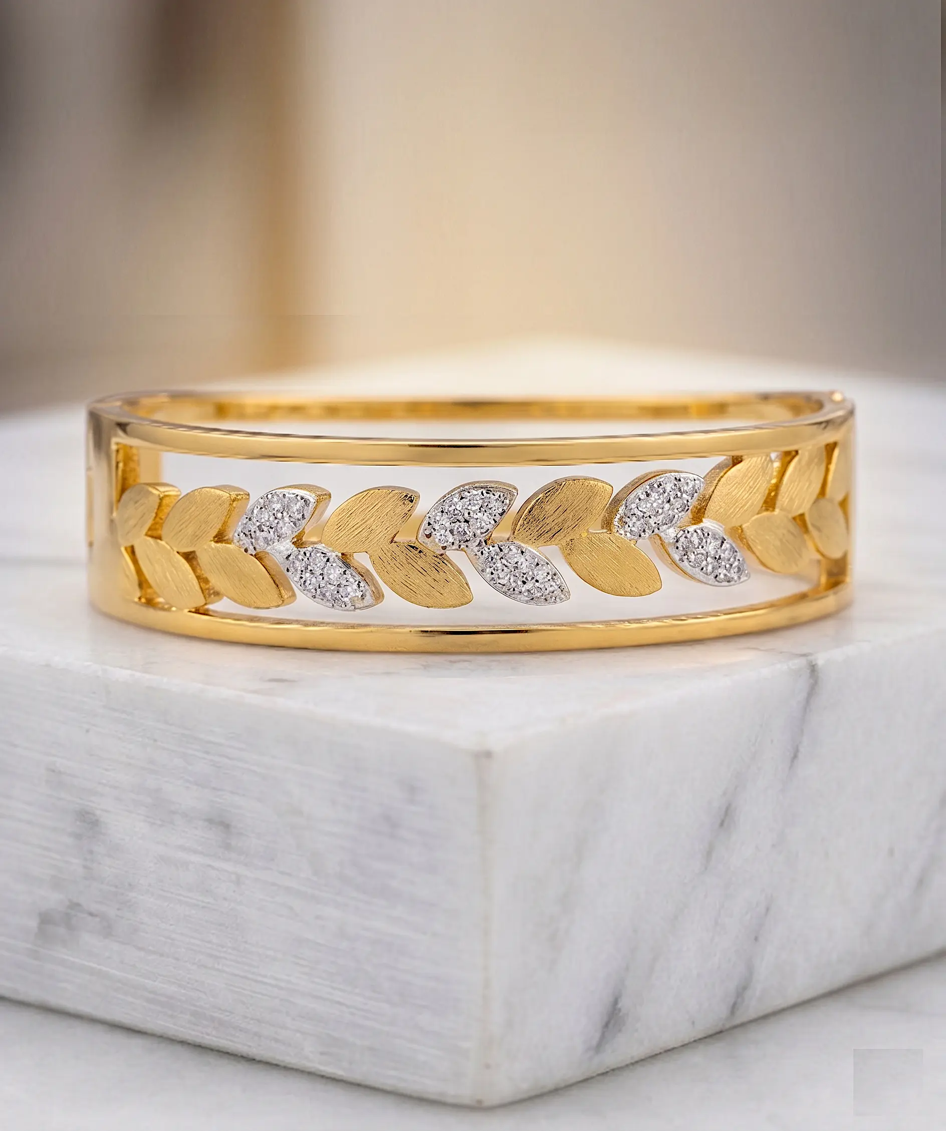 Aurora Laurel Mixed-Metal Bangle – Two-Tone Leaf Motif Hinge Bracelet