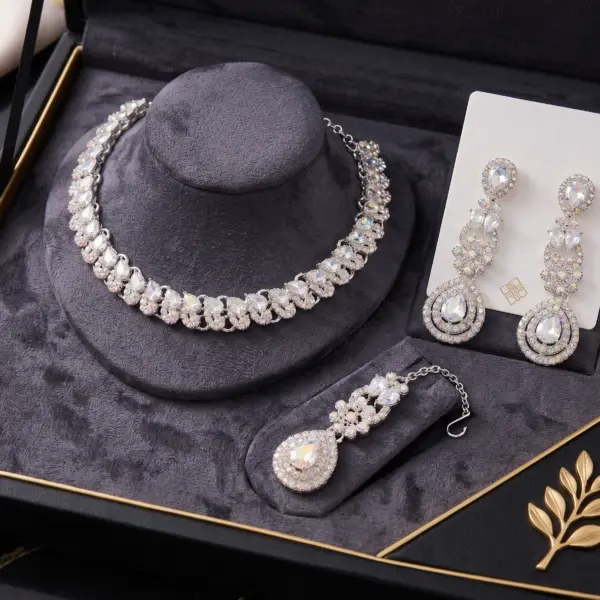 Aurora Frost Choker Set – 3-Piece Silver & Iridescent Crystal Jewelry Collection