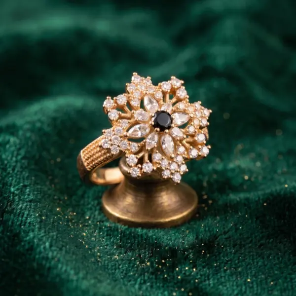 Vintage Snowflake Bloom Statement Ring – Adjustable Band