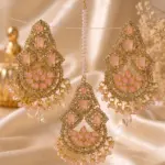 Blush Fan Tikka Set – 3-Piece Pastel Rose & Crystal Maang Tikka Collection