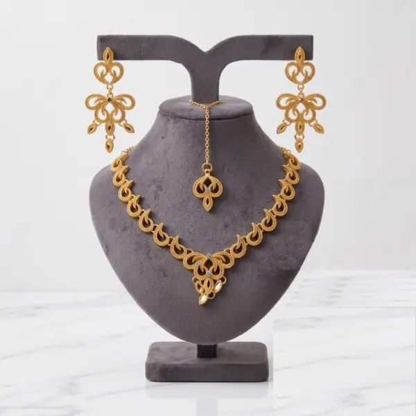 Gold filigree lace jewelry set with necklace earrings and maang tikka